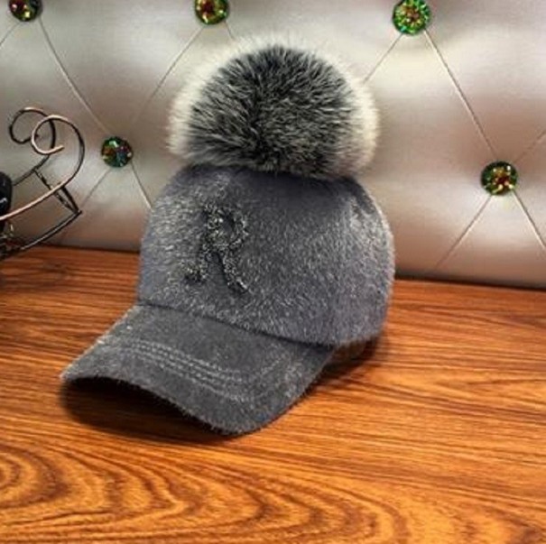 Gorra de mujer con pompón gris oscuro