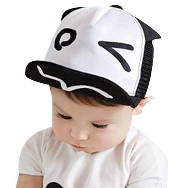 Gorra infantil en color blanco y negro 2