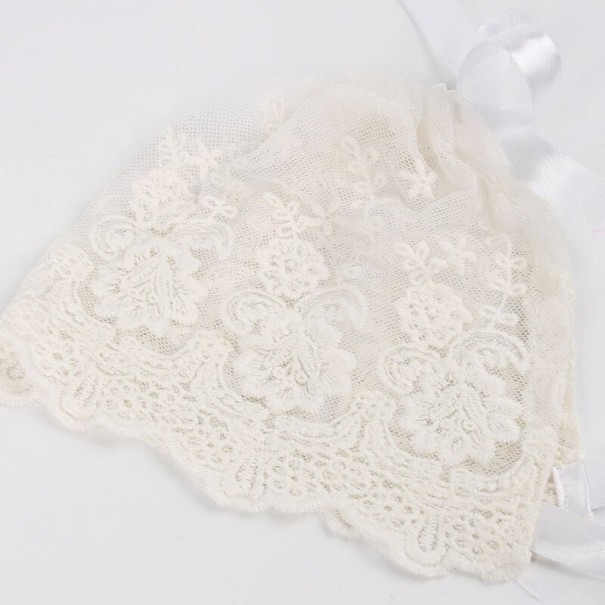 Gorro de encaje para niña blanco