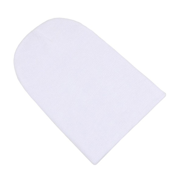 Gorro de invierno para mujer en varios colores. blanco
