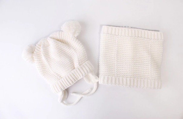 Gorro de invierno para niños con orejas + calentador de cuello J2469 blanco S