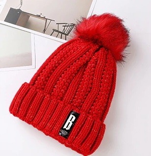 Gorro de punto para mujer con pompón J2803 rojo