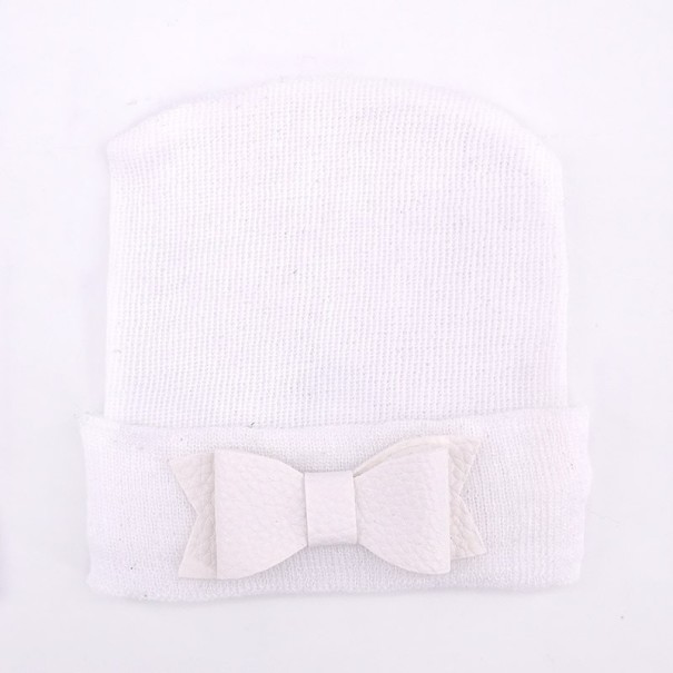 Gorro infantil blanco con lazo blanco