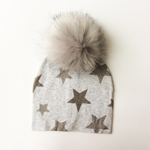 Gorro infantil con pompón peludo 25