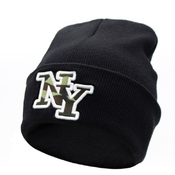 Gorro preto de inverno com inscrição NY branco