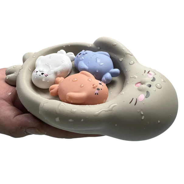Grey Seal Bath Toy with Colourful Pups 19.5 x 12 cm Floating Bath Set Parent and Three Small Seals 1