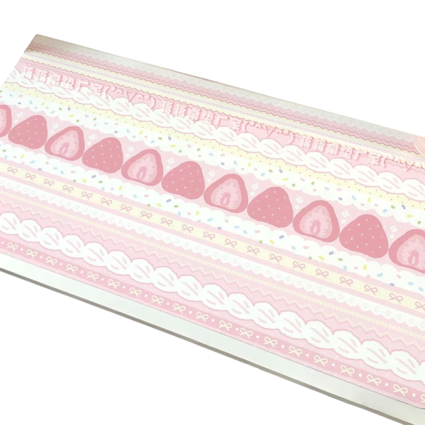 Große Unterlage für Tastatur und Maus mit Erdbeer-Motiv 30x60 cm mit Schleifen, Spitze und gestreiftem Design für den Schreibtisch von Mädchen rosa