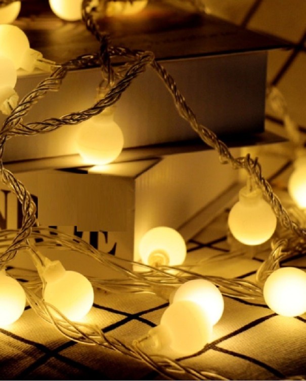 Guirlande lumineuse LED avec boules jaune clair M