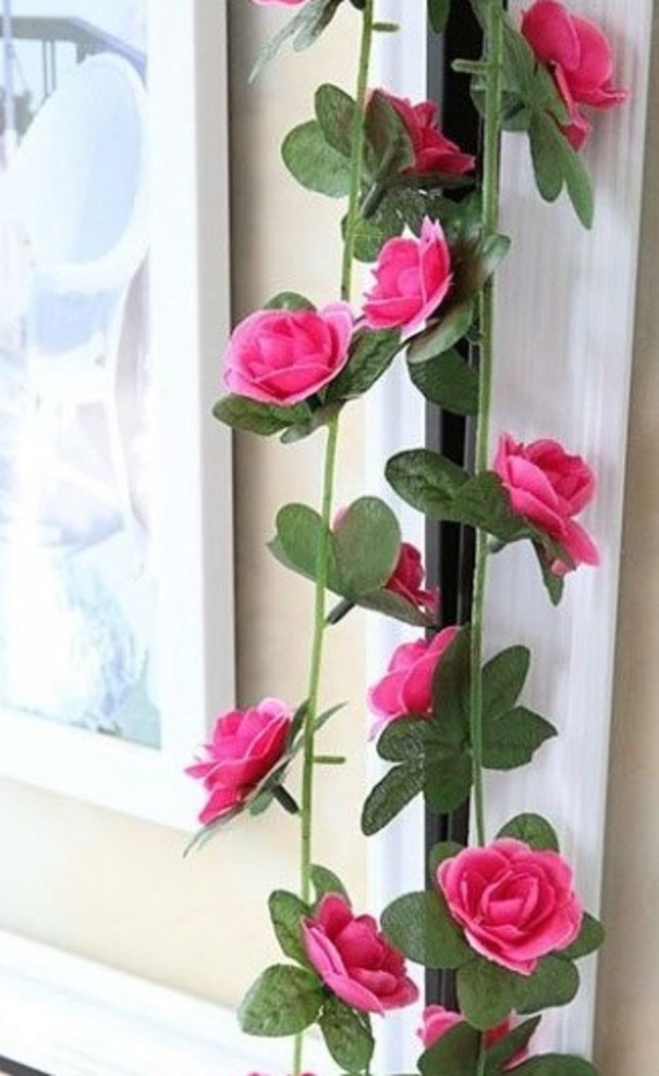 Guirnalda con rosas artificiales rosa oscuro