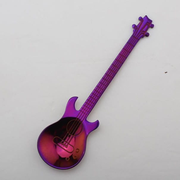 Guitarformet ske lilla