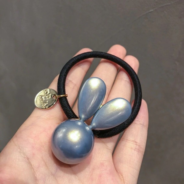 Gumiça para o cabelo com adereço azul