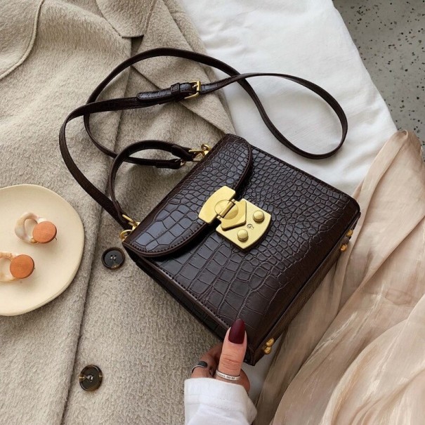 Γυναικεία τσάντα crossbody M1214 σκούρο καφέ