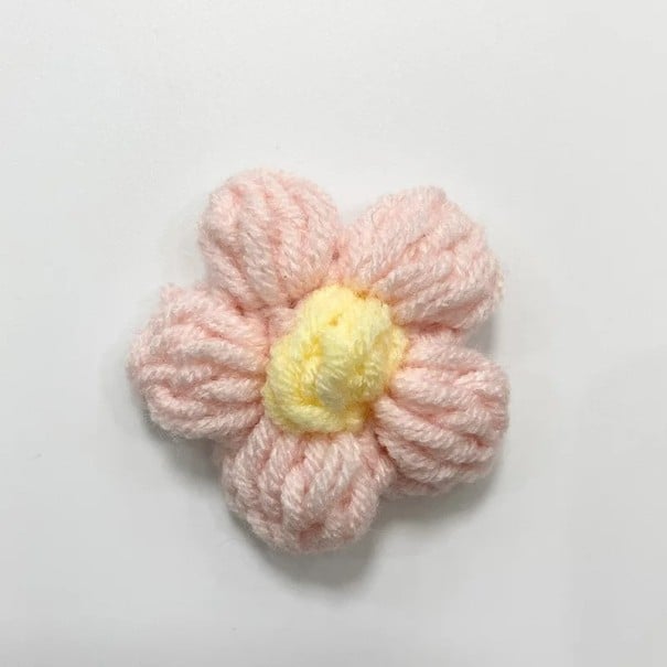 Handgehäkelte Blumen Textildekoration 4 cm 10 Stück Polyester Häkelapplikationen für Basteln Nähen Scrapbooking und Dekorieren hellrosa