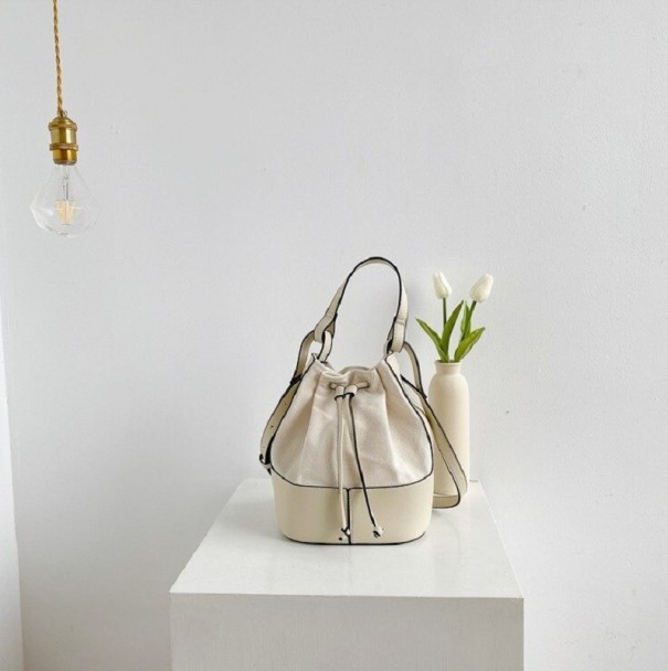 Handväska för kvinnor M1668 krämfärgad