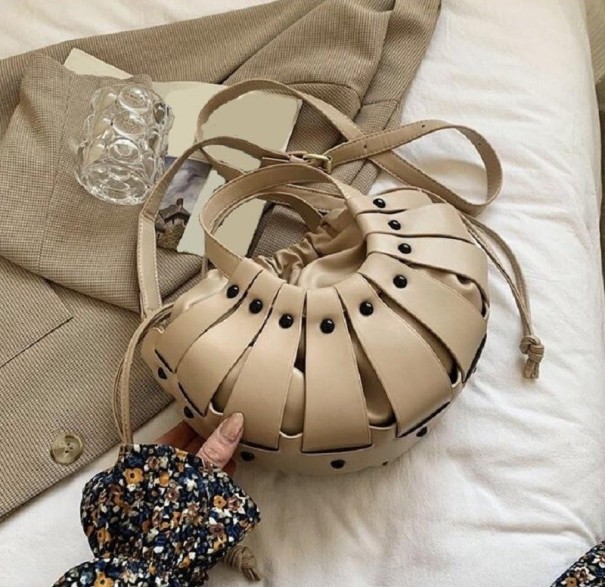 Handväska i läder för kvinnor M1488 beige