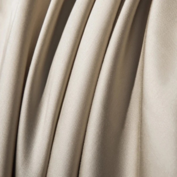 Hedvábny povlak na prikrývku 200 x 200 cm Morušové hedvábie Jednobarevný hladký povlak na prikrývku Příjemný prodyšný materiál Champagne