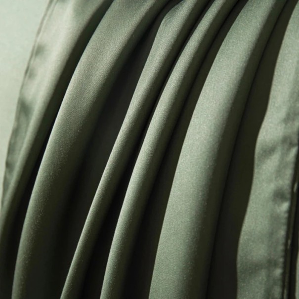 Hedvábny povlak na prikrývku 200 x 200 cm Morušové hedvábie Jednobarevný hladký povlak na prikrývku Příjemný prodyšný materiál tmavo zelená