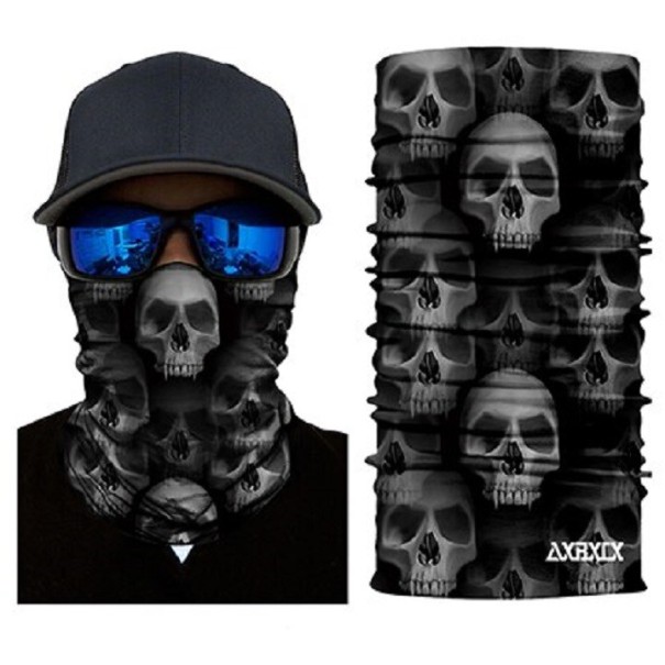 Herenhalsdoek met schedels 3