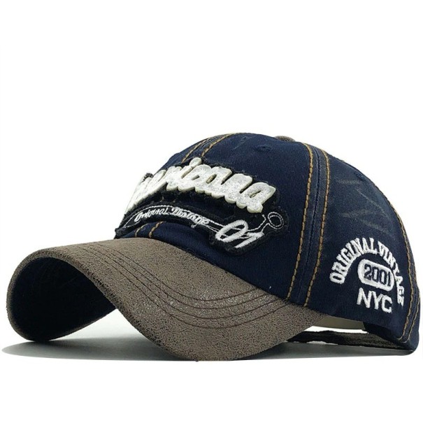 Herren-Cap mit der Aufschrift T107 dunkelblau