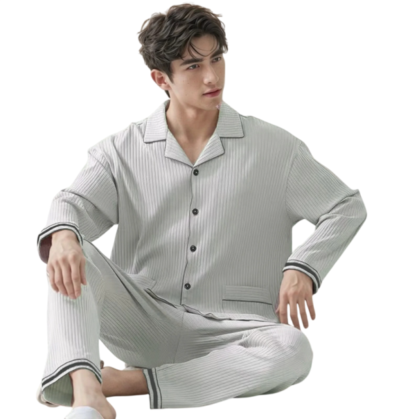 Herrenpyjama mit langen Ärmeln und Hose mit Kragen Knopfverschluss Polyester Hellgraues gestreiftes Pyjama mit Tasche S