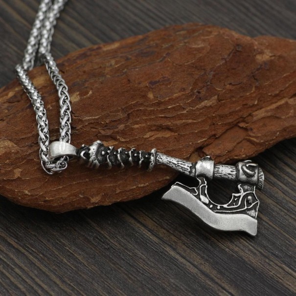 Herrhalsband med yxhänge 3