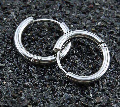 Herrörhängen i form av en minibåge J2161 silver 12 mm