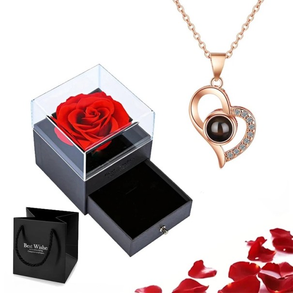 Hjerteformet projektionshalskæde med titankæde i gaveæske med &quot;Jeg elsker dig på 100 sprog&quot; og rose. Rose gold