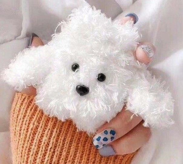 Housse en peluche pour étui Apple Airpods K2167 blanc 2