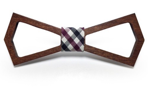 Houten vlinderdas gesneden J649 1