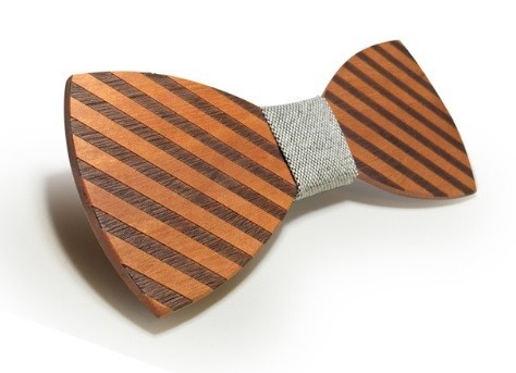 Houten vlinderdas met gegraveerde streep J644 3