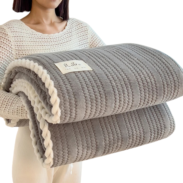Hřejivá zimní deka 150 x 200 cm Měkká nadýchaná přikrývka na postel i gauč Jemný povrch příjemný na dotek Teplá celoroční deka do domácnosti tmavě šedá