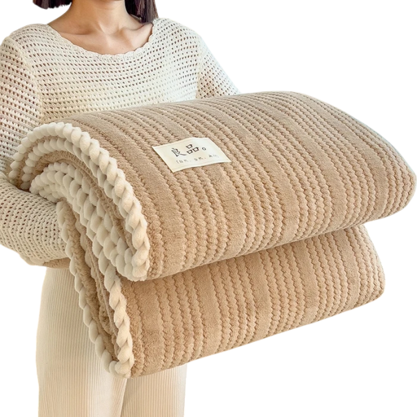 Hřejivá zimní deka 200 x 230 cm Velká nadýchaná přikrývka na postel i gauč Jemná teplá přikrývka pro domácí pohodlí béžova