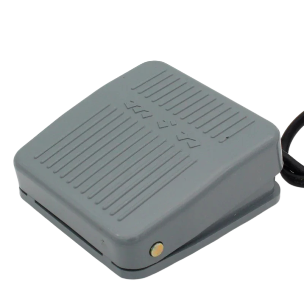Interruptor de pie para máquinas de soldadura pedal de retorno automático SPDT 0-400 V 0-10 A 8 x 8 x 3,5 cm gris para el control de soldadoras y máquinas a pie 1