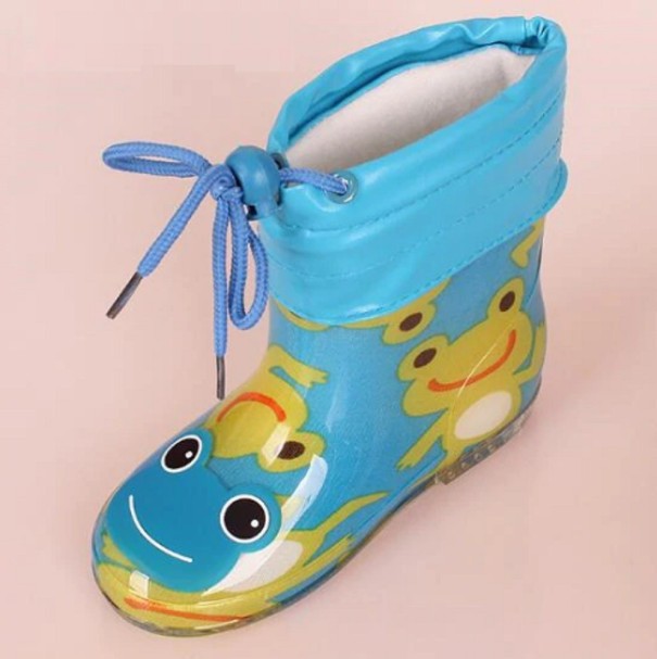 Isolierte Kinderstiefel 28 1