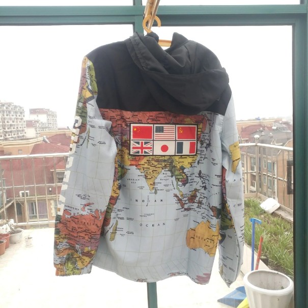 Jacke mit Fahnen