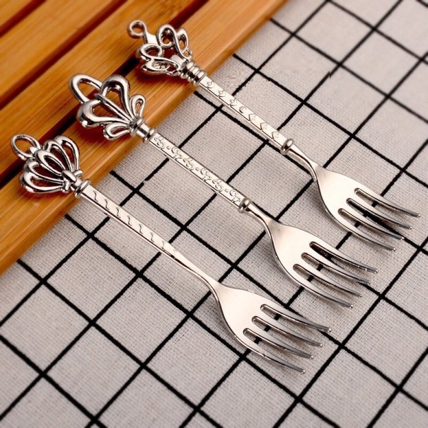 Jälkiruokahaarukka kruunulla hopeinen