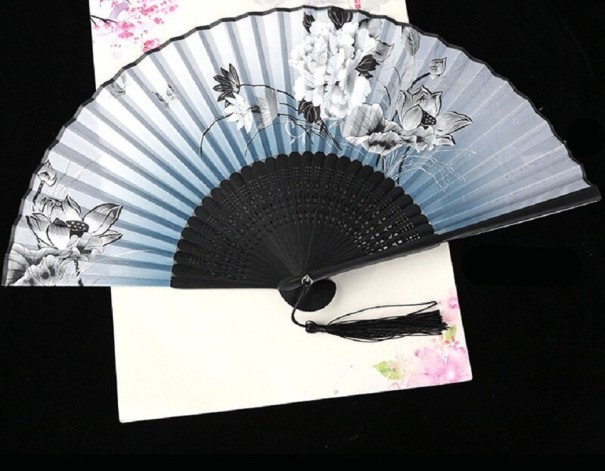 Japansk vifte med blomstermotiv 12