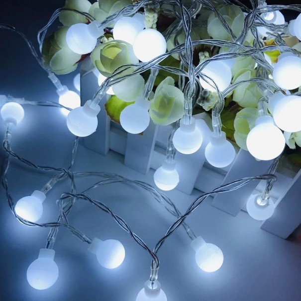 Julbelysning Girlang med LED-ljusbollar Trädgårdsljuskedja LED-kulgirlang på USB Utomhusljusgirland 12m 100 LEDs kall vit