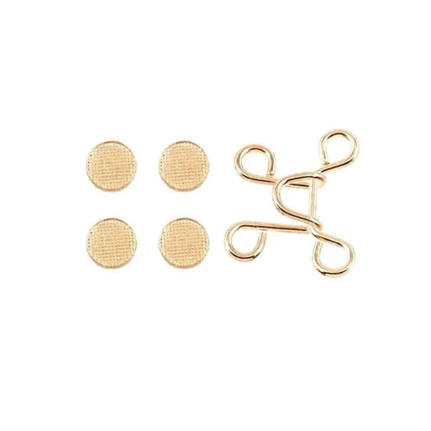 Justerbar metalspænde i taljen med 27 mm stifter Strammer bukserne Ingen syning Hurtig størrelsesjustering Pålidelig lukning Holdbart design guld