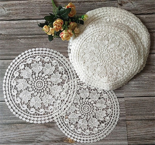 Kanten placemat C230 25 cm