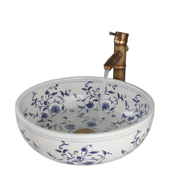 Keramické umyvadlo s bronzovým kohoutkem bílé s modrým květovaným zdobením 400 x 140 mm v čínském retro stylu na desku do koupelny 1
