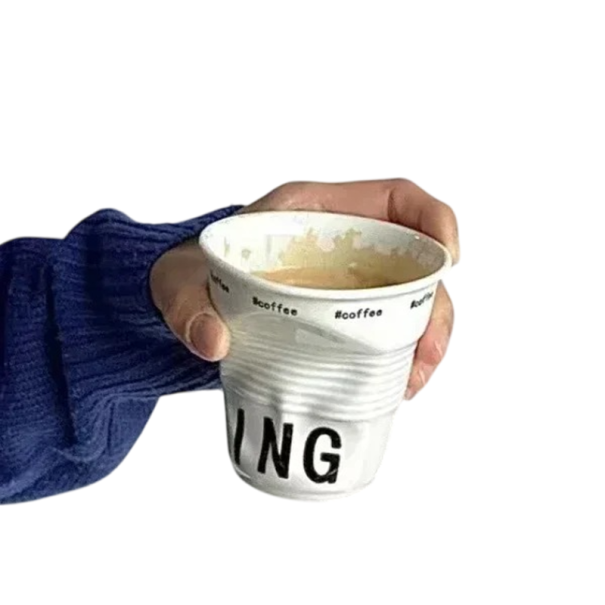 Keramický hrnek zmuchlaný tvar s nápisem toasting 200 ml keramika bílý originální design na kávu čaj i menší nápoje 1