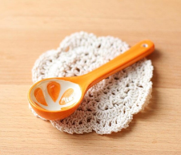 Keramische lepel met fruitmotief 1