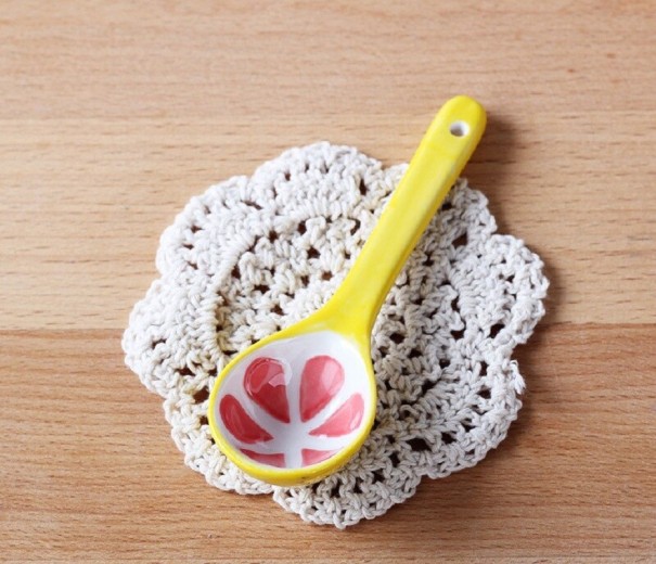 Keramische lepel met fruitmotief 9