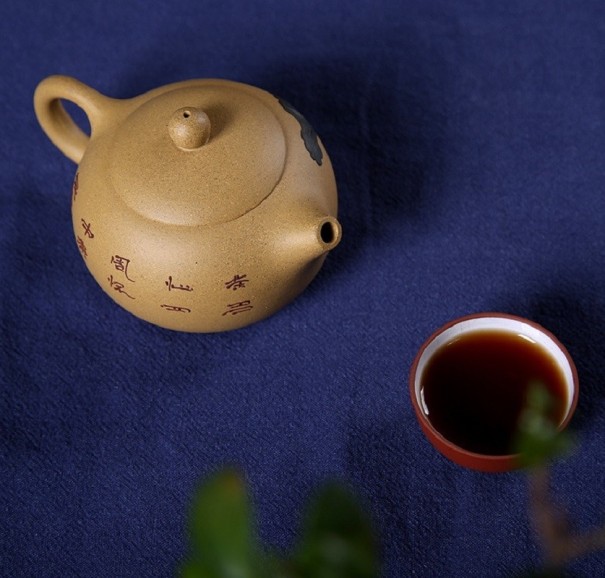 Keramische theepot met Chinees motief