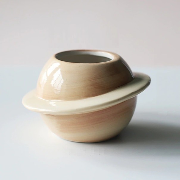 Keramisk dekorativ blomsterpotte beige