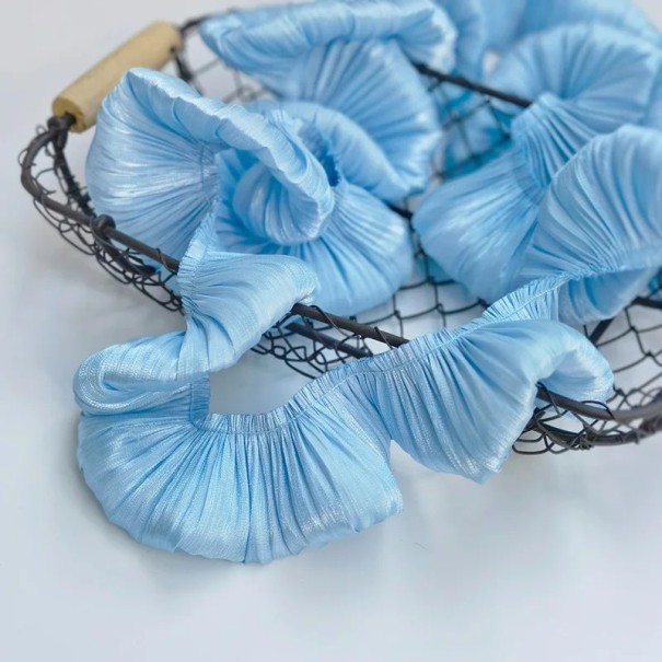 Két rétegű, redőzött volános szalag 5 cm, 91 cm hosszú, viszkóz és nylon, dekoratív volános szalag, díszítő szegély varráshoz és kreatív alkotáshoz kék