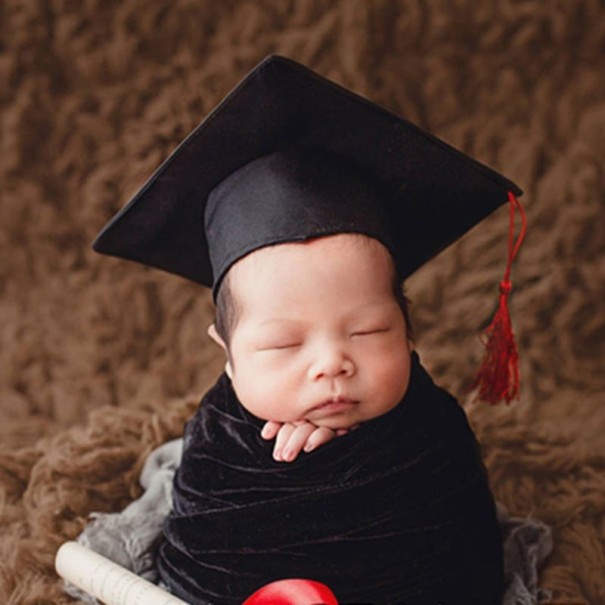 Kinder-Abschlussmütze für Fotoshooting 1