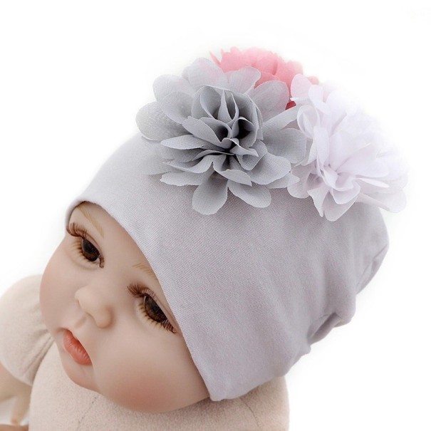 Kinderhoed met bloemen Roos