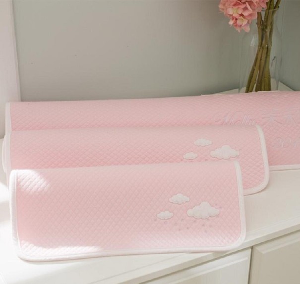 Kindermatrasbeschermer met wolken roze L